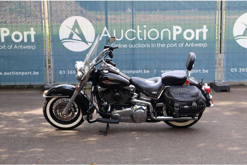 Harley-Davidson Heritage Softail Classic - Motocyclette: photos 2 Harley-Davidson Heritage Softail Classic - Motocyclette: photos 2