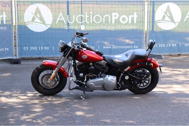 Harley-Davidson Softail Slim - Motocyclette: photos 1 Harley-Davidson Softail Slim - Motocyclette: photos 1