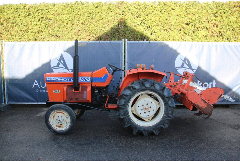 Hinomoto E262 - Tracteur agricole: photos 2 Hinomoto E262 - Tracteur agricole: photos 2