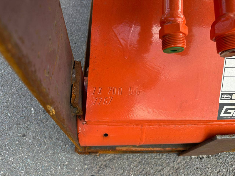 Flèche neuf Hitachi ZX200: photos 8