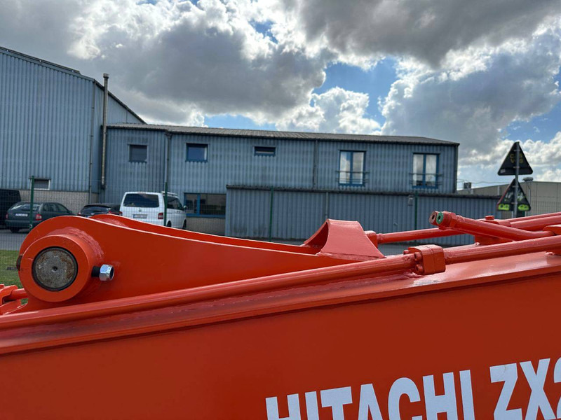 Flèche neuf Hitachi ZX200: photos 10