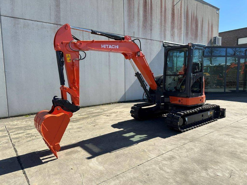 Hitachi ZX55USR-5A - Pelle sur chenille: photos 1 Hitachi ZX55USR-5A - Pelle sur chenille: photos 1