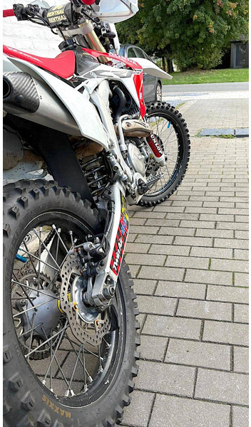 Honda CRF 500 R - Motocyclette: photos 3 Honda CRF 500 R - Motocyclette: photos 3