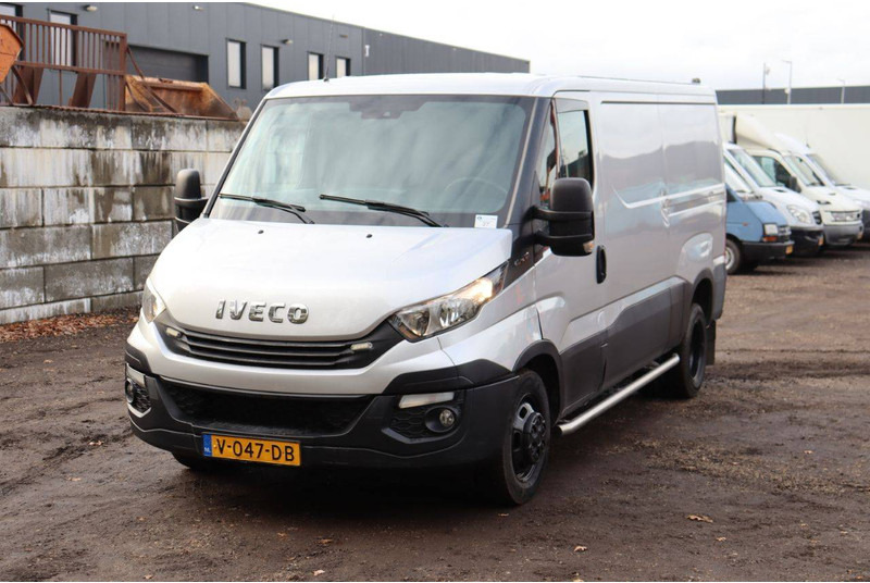 Fourgon utilitaire Iveco Daily 40C21: photos 9