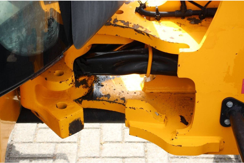 Chargeuse sur pneus JCB 406 T4: photos 18