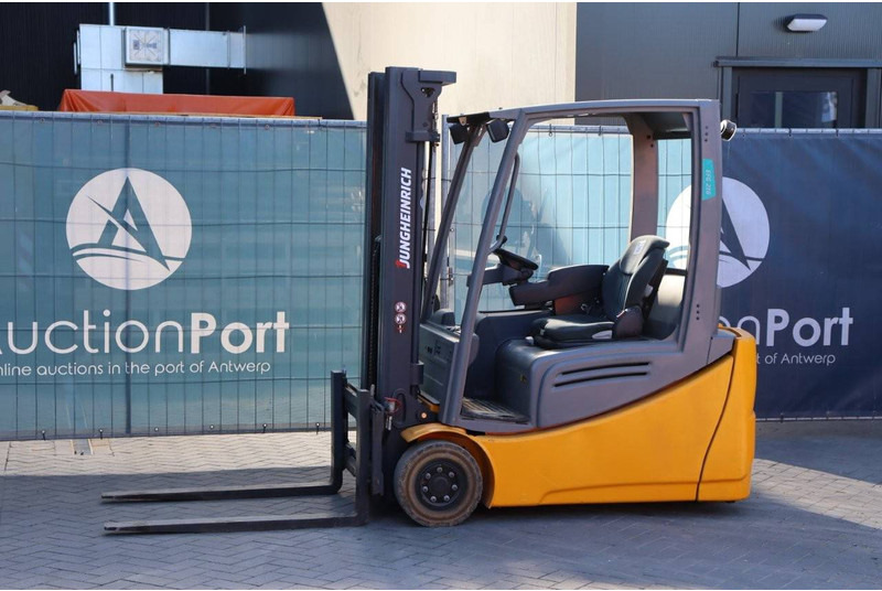 Jungheinrich EFG 216 - Chariot élévateur électrique: photos 1 Jungheinrich EFG 216 - Chariot élévateur électrique: photos 1