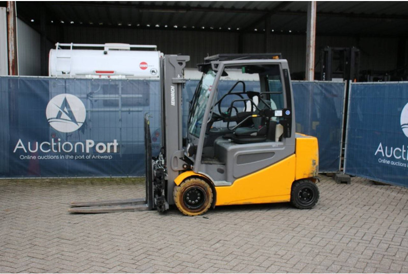 Jungheinrich EFG S30 - Chariot élévateur électrique: photos 1 Jungheinrich EFG S30 - Chariot élévateur électrique: photos 1