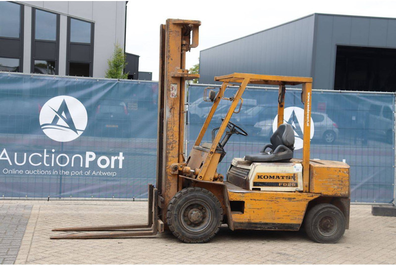 Komatsu FD-25-8 - Chariot élévateur diesel: photos 1 Komatsu FD-25-8 - Chariot élévateur diesel: photos 1