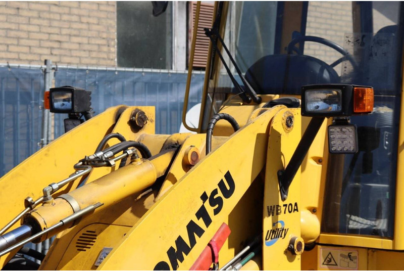 Tractopelle Komatsu WB 70 A: photos 15