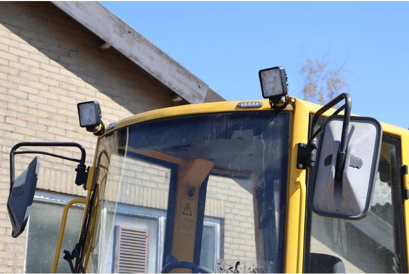 Tractopelle Komatsu WB 70 A: photos 16