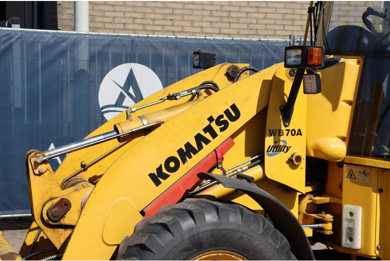 Tractopelle Komatsu WB 70 A: photos 14