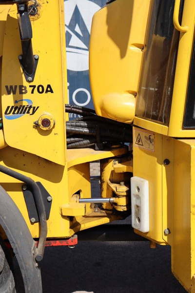 Tractopelle Komatsu WB 70 A: photos 19
