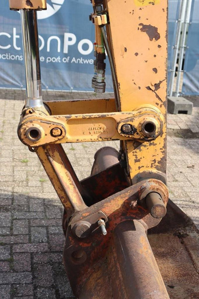 Pelle sur pneus Liebherr A 310: photos 15