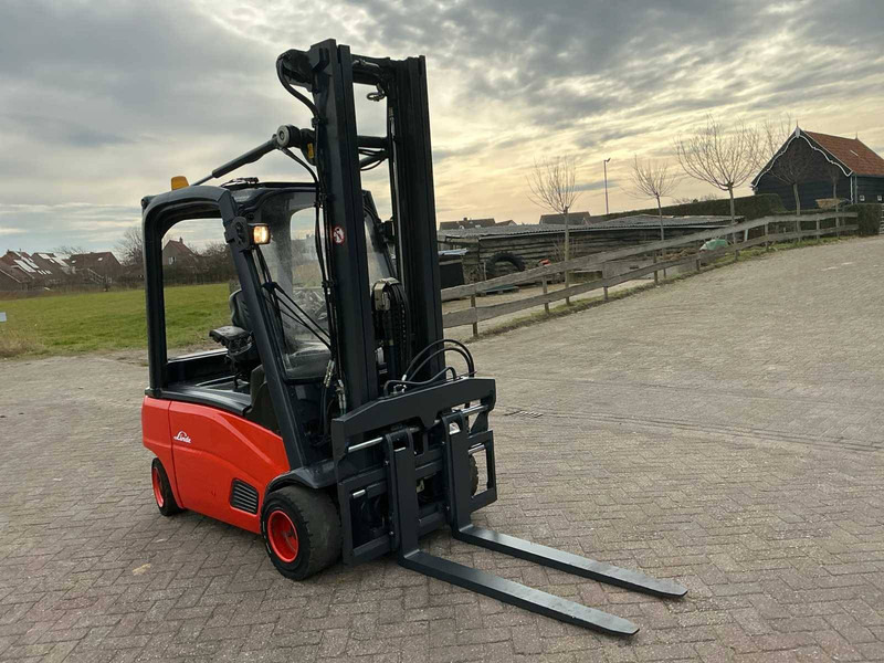 Linde E20PL-01 - Chariot élévateur électrique: photos 3 Linde E20PL-01 - Chariot élévateur électrique: photos 3