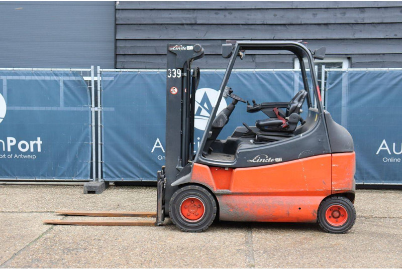 Linde E30 - Chariot élévateur électrique: photos 2 Linde E30 - Chariot élévateur électrique: photos 2