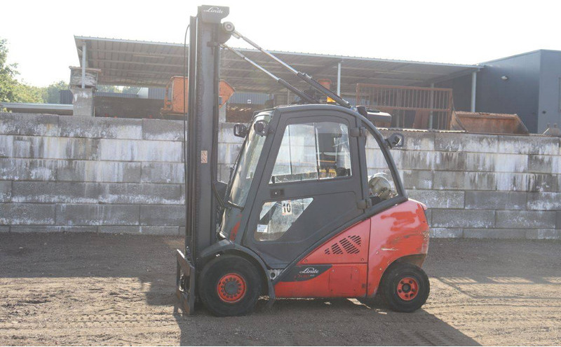 Linde H30CNG - Chariot élévateur à gaz: photos 1 Linde H30CNG - Chariot élévateur à gaz: photos 1