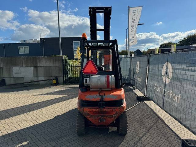 Linde H30T - Chariot élévateur à gaz: photos 5 Linde H30T - Chariot élévateur à gaz: photos 5
