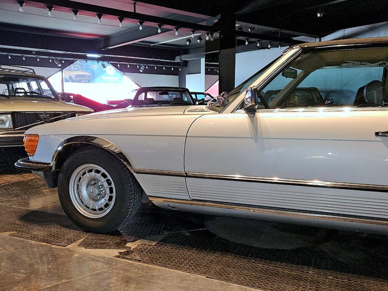 Mercedes-Benz 280 SL - Voiture: photos 2 Mercedes-Benz 280 SL - Voiture: photos 2
