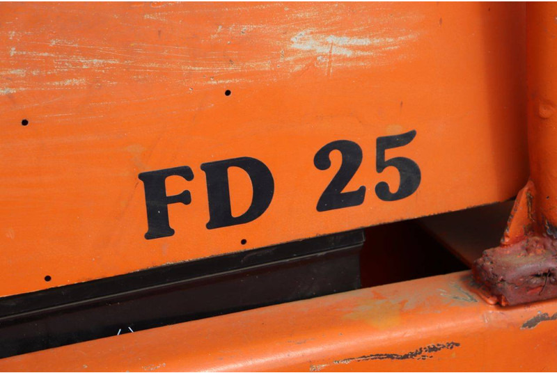 Chariot élévateur diesel Mitsubishi FD25: photos 16