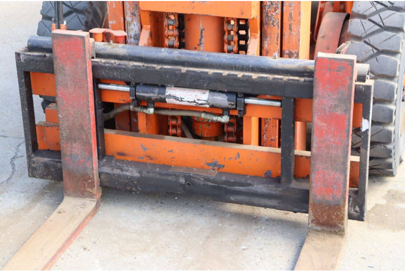 Chariot élévateur diesel Mitsubishi FD25: photos 11