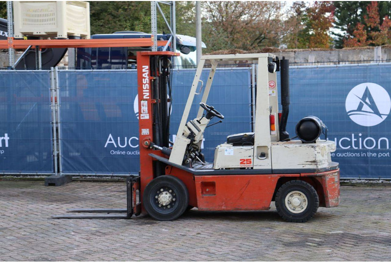 Nissan PH02A25U - Chariot élévateur à gaz: photos 3 Nissan PH02A25U - Chariot élévateur à gaz: photos 3