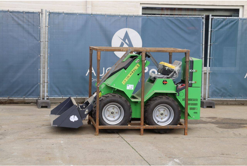 Nycheki SK-K105 - Chargeuse sur pneus: photos 1 Nycheki SK-K105 - Chargeuse sur pneus: photos 1