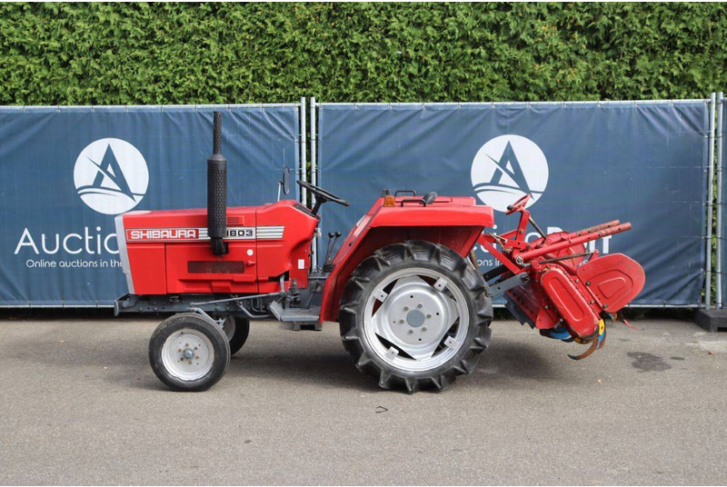 Shibaura SD1803 - Tracteur agricole: photos 2 Shibaura SD1803 - Tracteur agricole: photos 2
