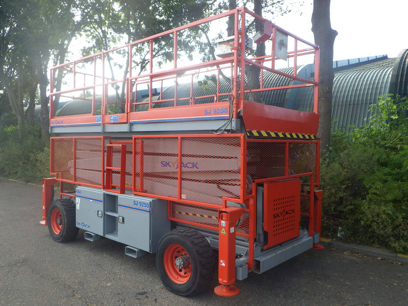 Skyjack SJ9250RT - Nacelle ciseaux: photos 3 Skyjack SJ9250RT - Nacelle ciseaux: photos 3