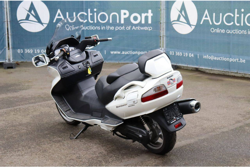 Suzuki Burgman 650 Executive - Motocyclette: photos 4 Suzuki Burgman 650 Executive - Motocyclette: photos 4