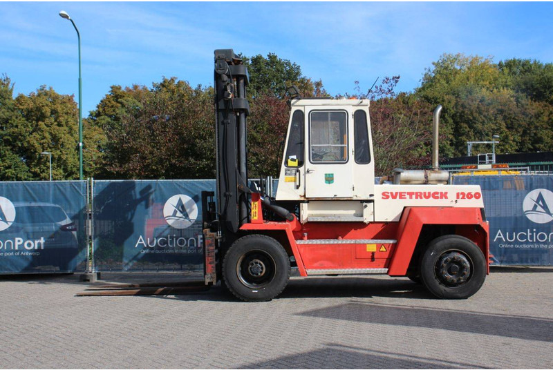Svetruck 1260-30 - Chariot élévateur diesel: photos 2 Svetruck 1260-30 - Chariot élévateur diesel: photos 2