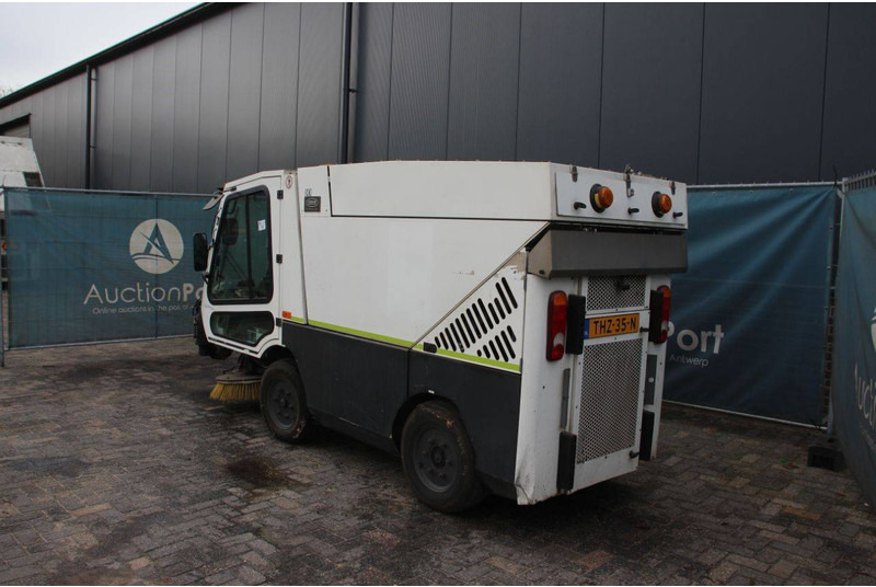 TENNANT A60 - Balayeuse de voirie: photos 3 TENNANT A60 - Balayeuse de voirie: photos 3