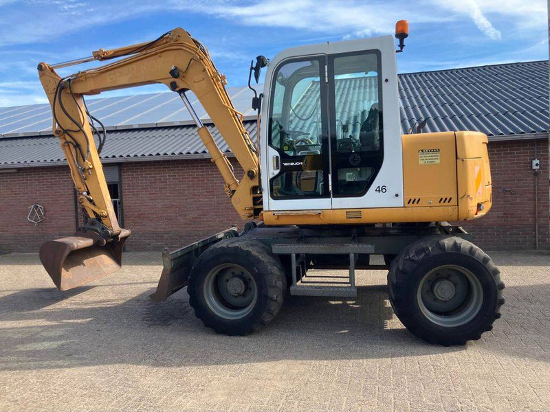 Takeuchi TB070W - Pelle sur pneus: photos 2 Takeuchi TB070W - Pelle sur pneus: photos 2