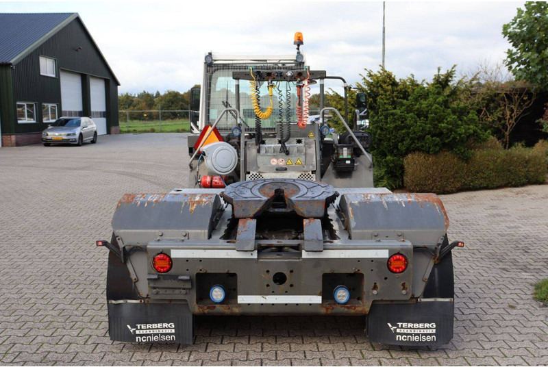 Tracteur portuaire Terberg DT183 Mega: photos 6 Tracteur portuaire Terberg DT183 Mega: photos 6