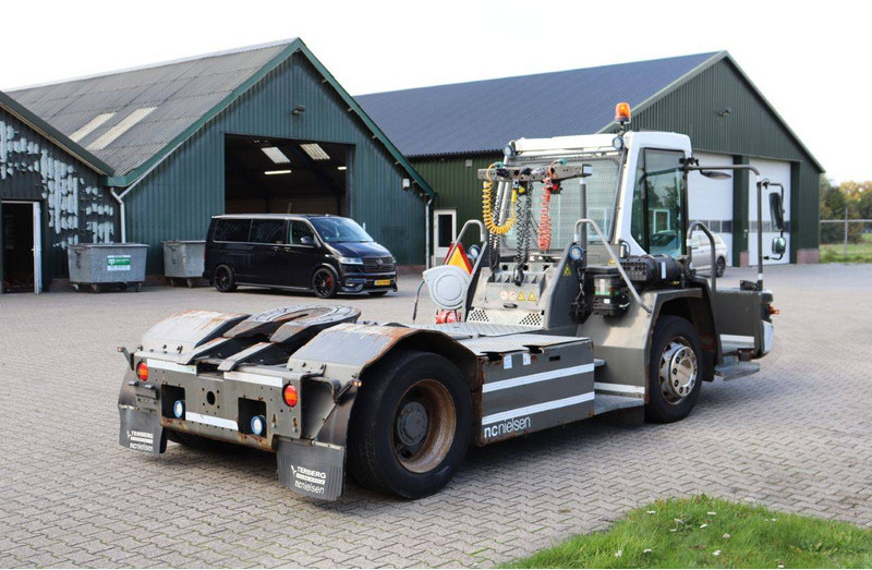 Tracteur portuaire Terberg DT183 Mega: photos 7 Tracteur portuaire Terberg DT183 Mega: photos 7