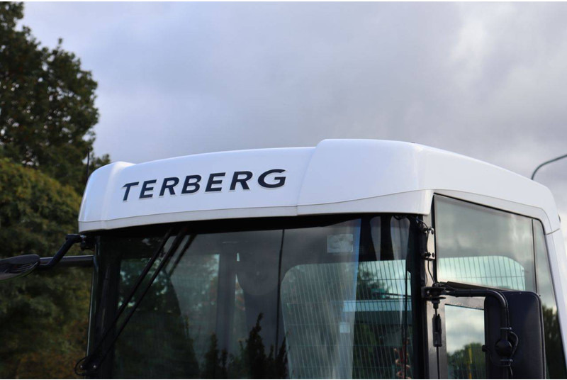 Tracteur portuaire Terberg DT183 Mega: photos 13 Tracteur portuaire Terberg DT183 Mega: photos 13
