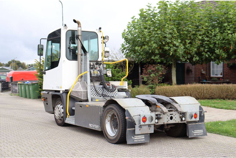 Terberg YT223 - Tracteur portuaire: photos 4 Terberg YT223 - Tracteur portuaire: photos 4
