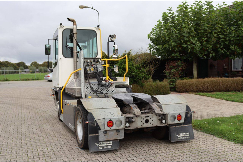 Terberg YT223 - Tracteur portuaire: photos 5 Terberg YT223 - Tracteur portuaire: photos 5