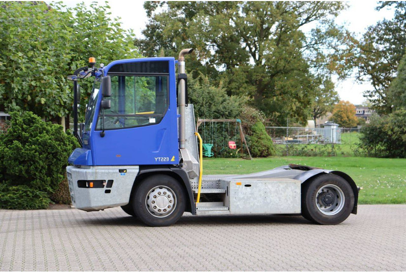 Terberg YT223 - Tracteur portuaire: photos 1 Terberg YT223 - Tracteur portuaire: photos 1