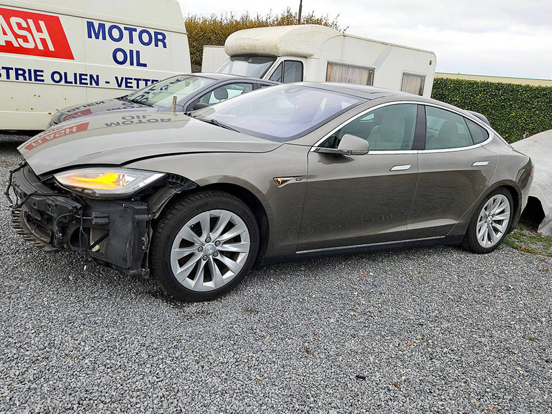 Tesla Model S _ 85 D - Berline: photos 2 Tesla Model S _ 85 D - Berline: photos 2