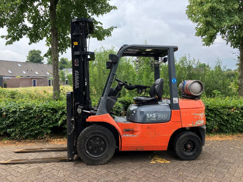 Toyota 02-7FGF30 - Chariot élévateur à gaz: photos 2 Toyota 02-7FGF30 - Chariot élévateur à gaz: photos 2