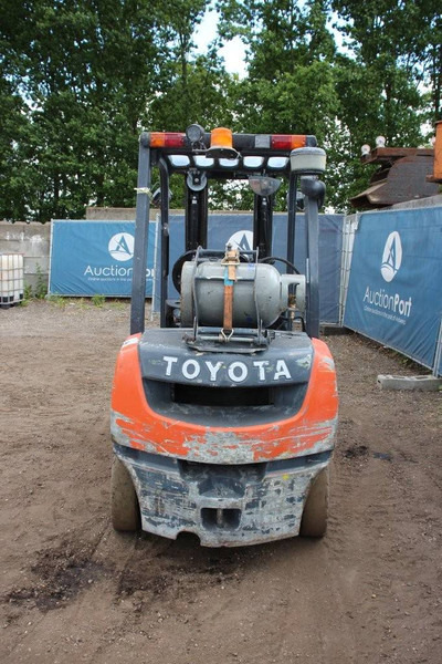 Toyota 02-8FGF25 - Chariot élévateur à gaz: photos 4 Toyota 02-8FGF25 - Chariot élévateur à gaz: photos 4
