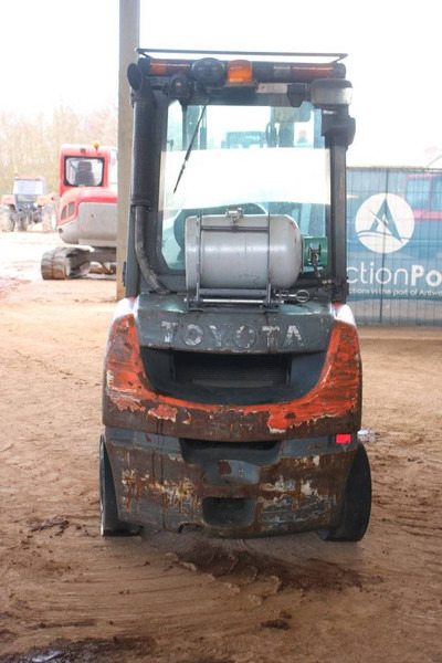 Toyota 06686GF30 - Chariot élévateur à gaz: photos 4 Toyota 06686GF30 - Chariot élévateur à gaz: photos 4