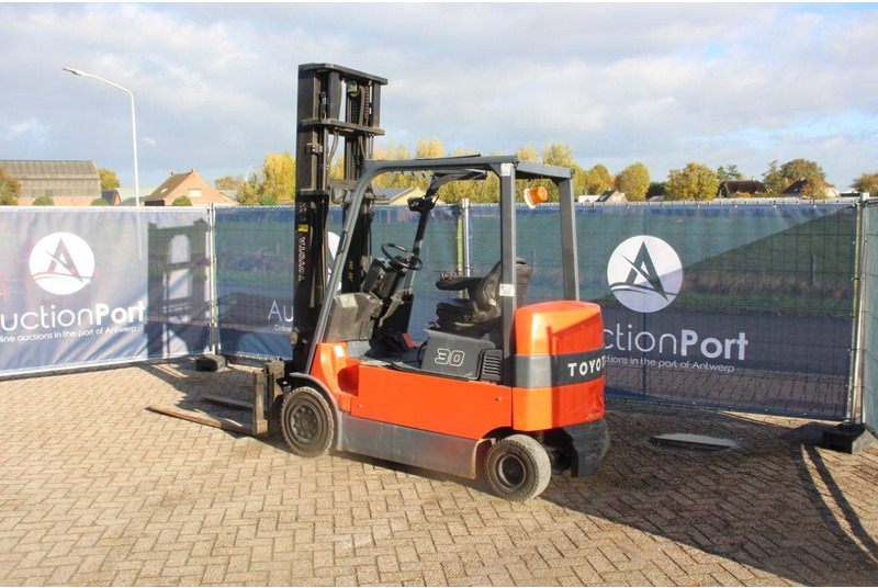 Toyota 7FBMF30 - Chariot élévateur électrique: photos 3 Toyota 7FBMF30 - Chariot élévateur électrique: photos 3