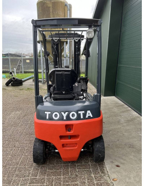 Toyota 8FBM28T - Chariot élévateur électrique: photos 4 Toyota 8FBM28T - Chariot élévateur électrique: photos 4