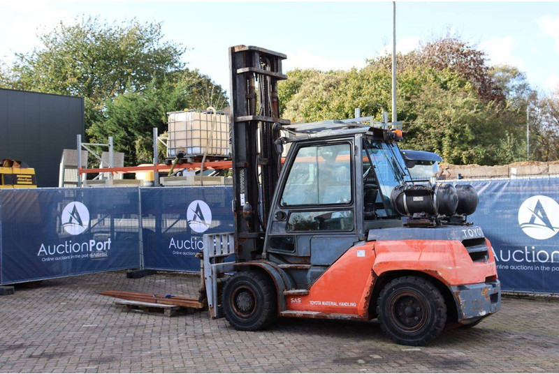 Toyota 8FG70N - Chariot élévateur à gaz: photos 4 Toyota 8FG70N - Chariot élévateur à gaz: photos 4