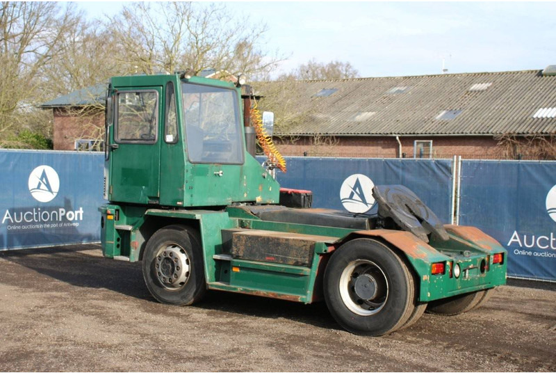 Volvo  - Tracteur portuaire: photos 3 Volvo  - Tracteur portuaire: photos 3