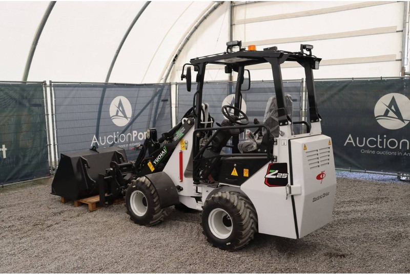 Yuchaï Z25 - Chargeuse sur pneus: photos 4 Yuchaï Z25 - Chargeuse sur pneus: photos 4