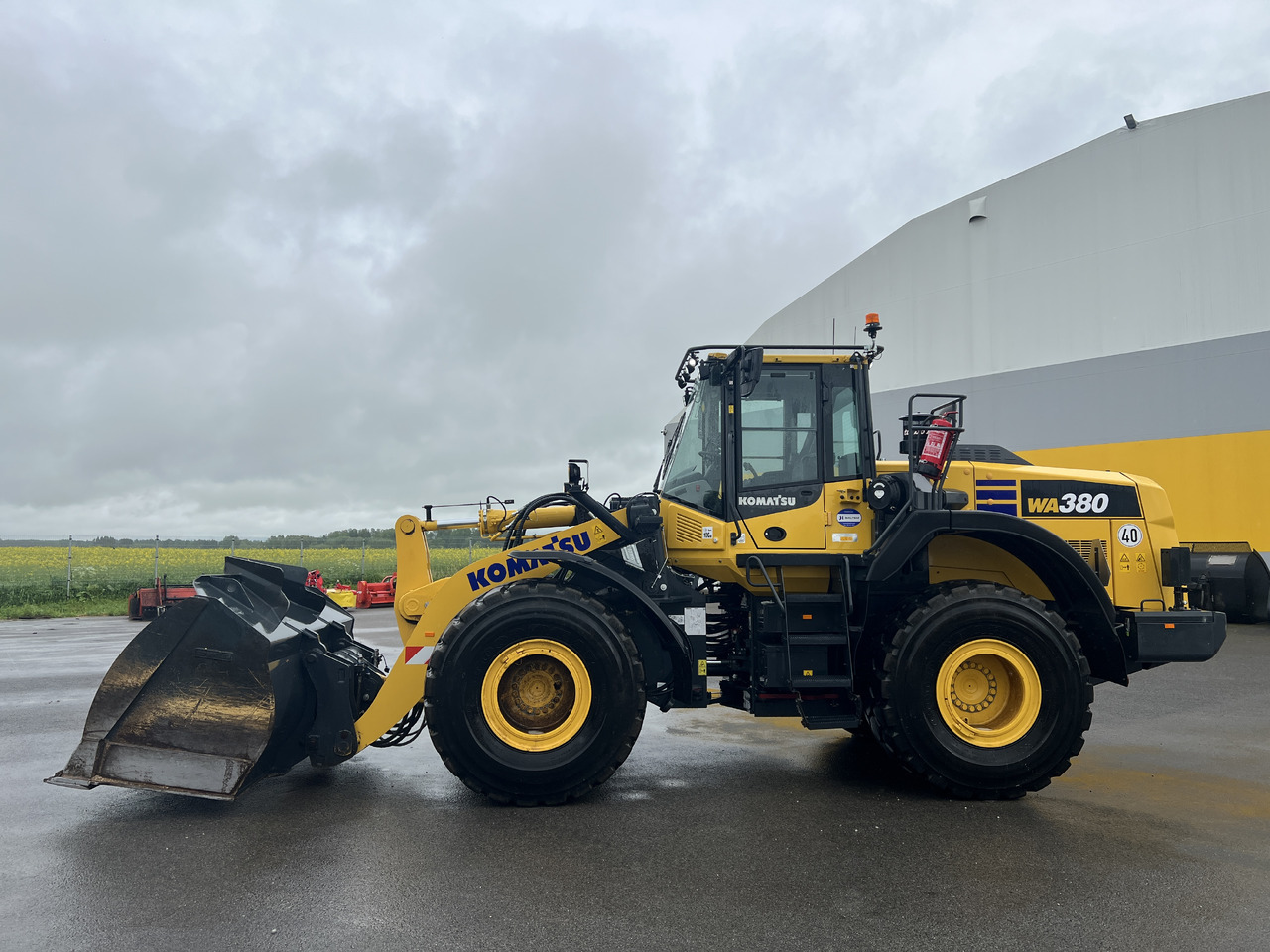 KOMATSU WA 380-8E0 - Chargeuse sur pneus: photos 2 KOMATSU WA 380-8E0 - Chargeuse sur pneus: photos 2