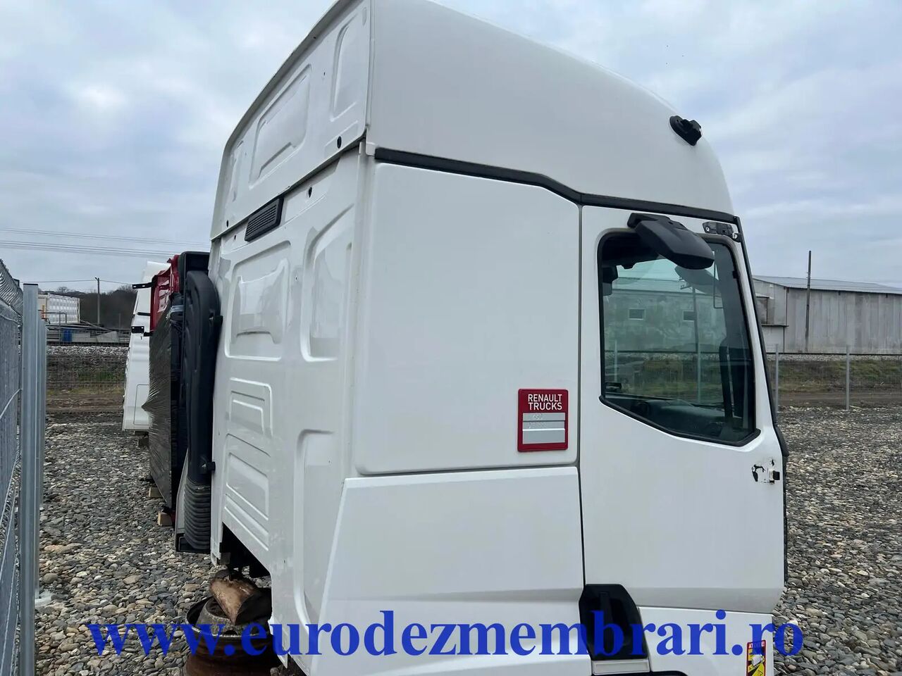 CABINA RENAULT T SLEEPER - Cabine pour Camion: photos 5 CABINA RENAULT T SLEEPER - Cabine pour Camion: photos 5