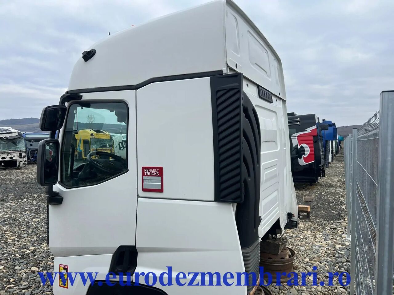 CABINA RENAULT T SLEEPER - Cabine pour Camion: photos 4 CABINA RENAULT T SLEEPER - Cabine pour Camion: photos 4